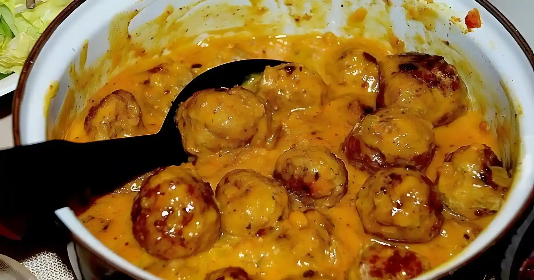 Hack Bällchen in Currysauce
