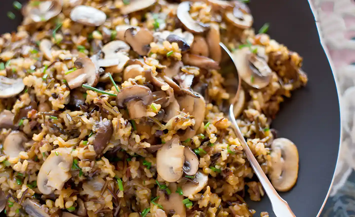 Naturreis mit Champignons