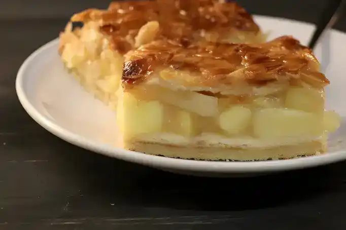 Apfelkuchen trifft Bienenstich